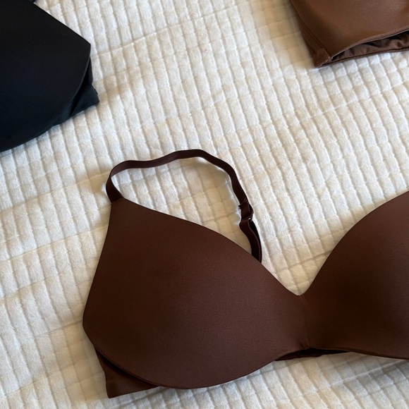 SKIMS Black and Brown Push-up Plunge Bra Set - Picture 6 of 6